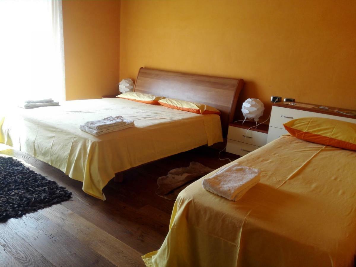 B&B Villa Claudia Лавена-Понте-Треза Екстер'єр фото